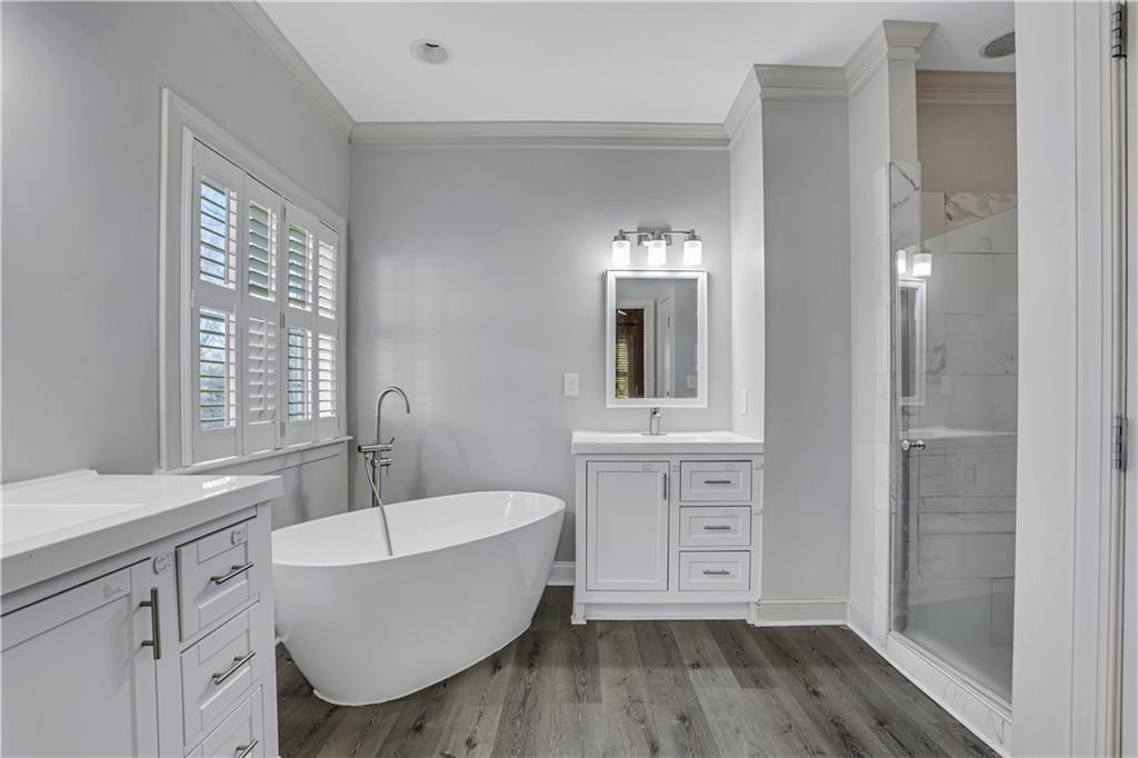 225 Carlyle Park Drive NE