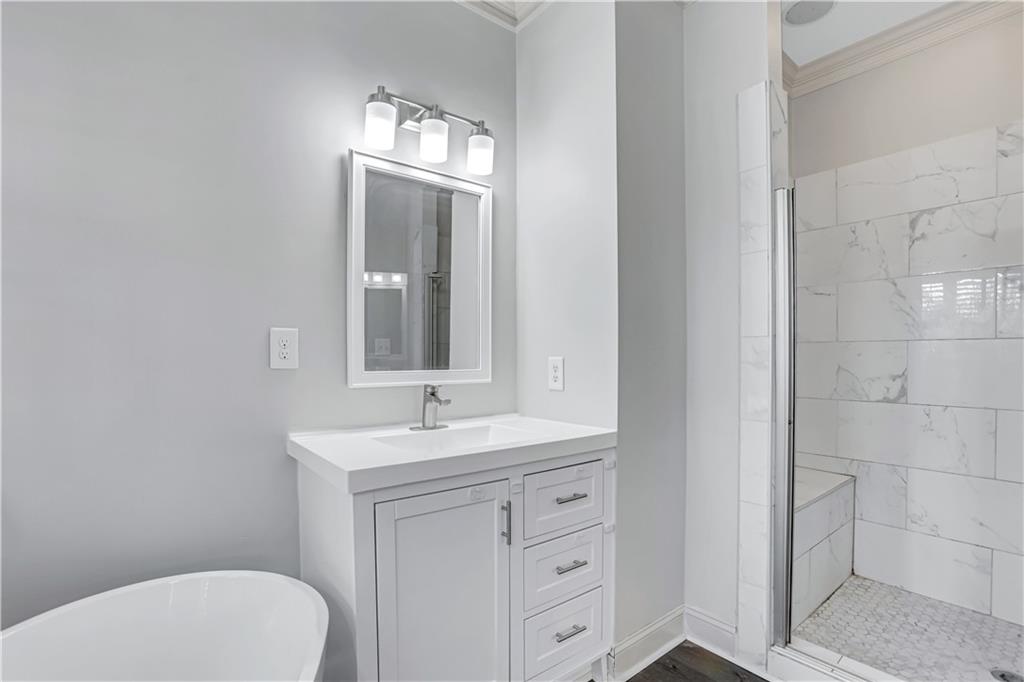 225 Carlyle Park Drive NE