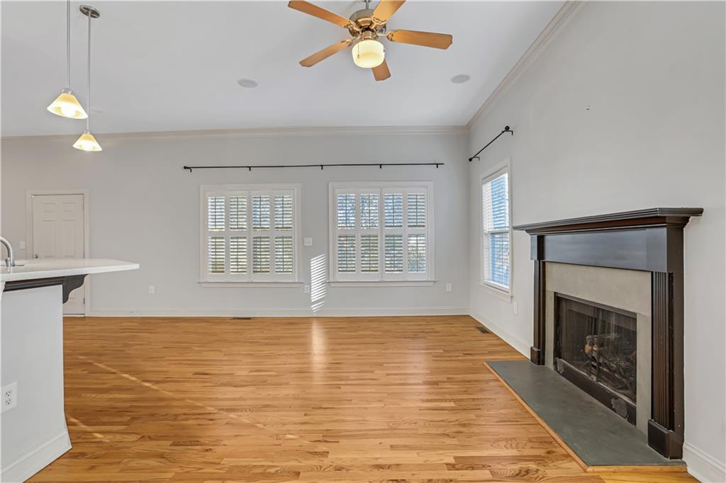 225 Carlyle Park Drive NE