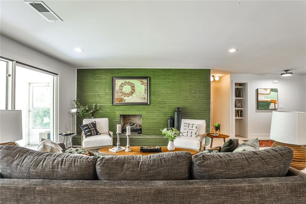 2568 Laurelwood Road