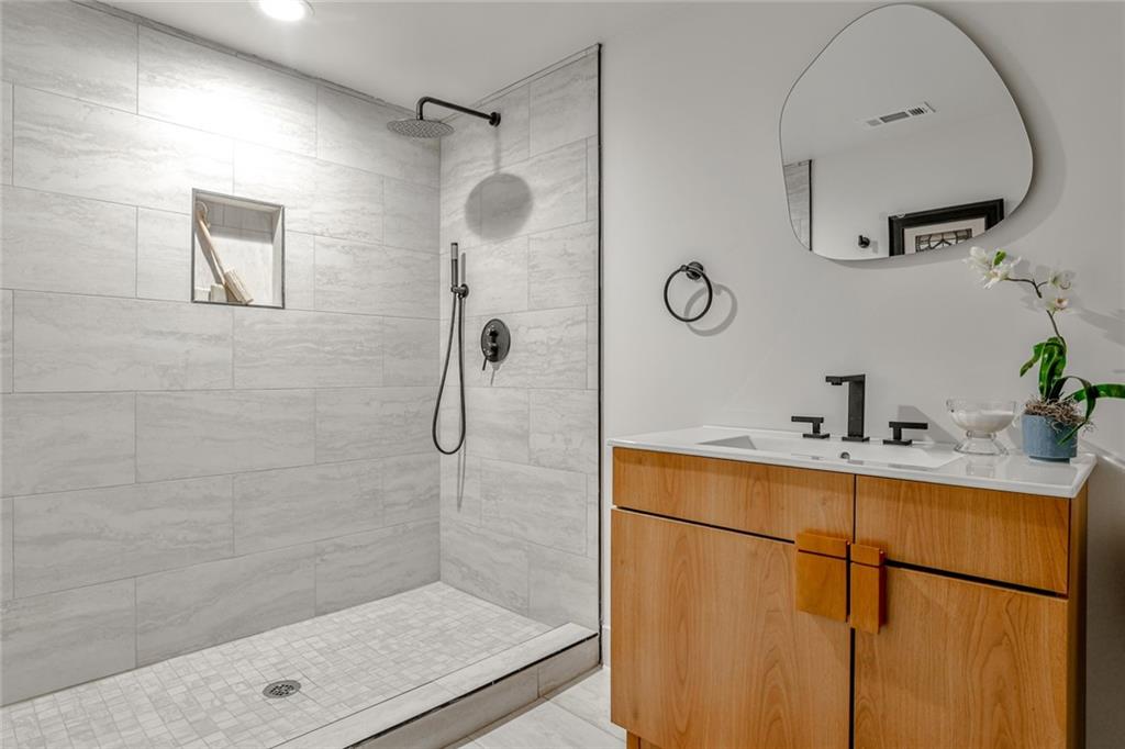 2568 Laurelwood Road