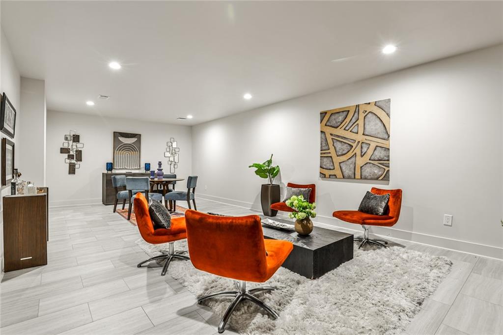2568 Laurelwood Road