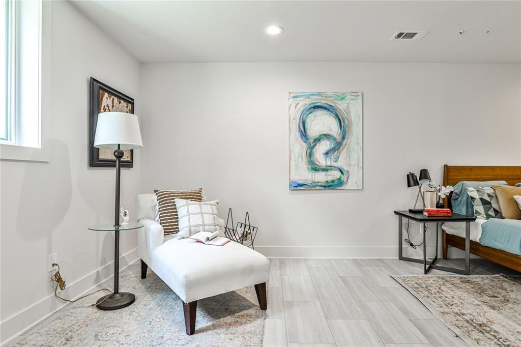 2568 Laurelwood Road