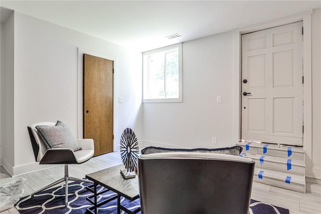 2568 Laurelwood Road