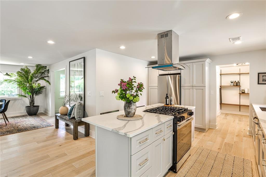 2568 Laurelwood Road