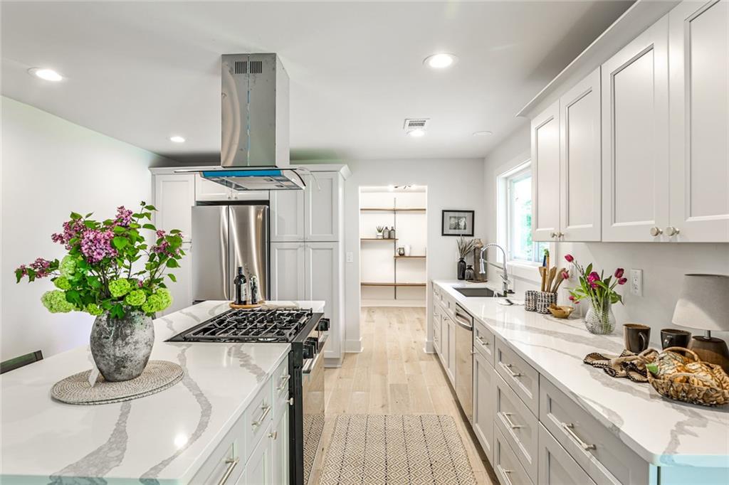 2568 Laurelwood Road