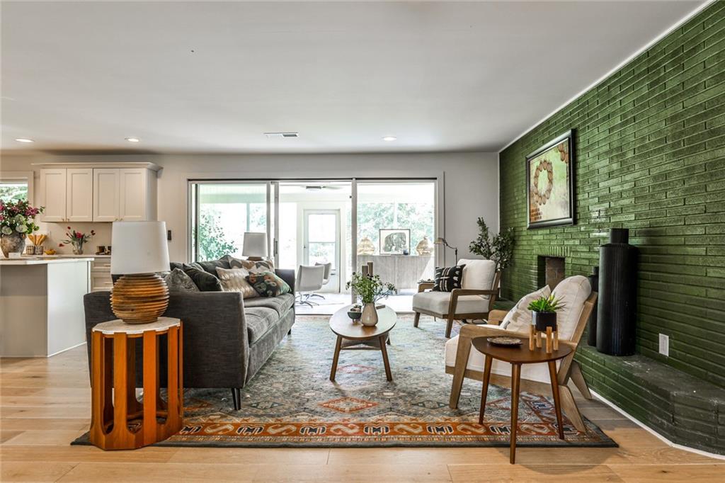 2568 Laurelwood Road