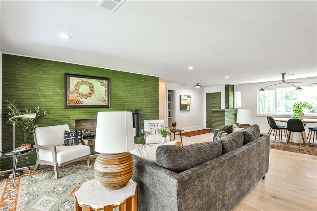 2568 Laurelwood Road