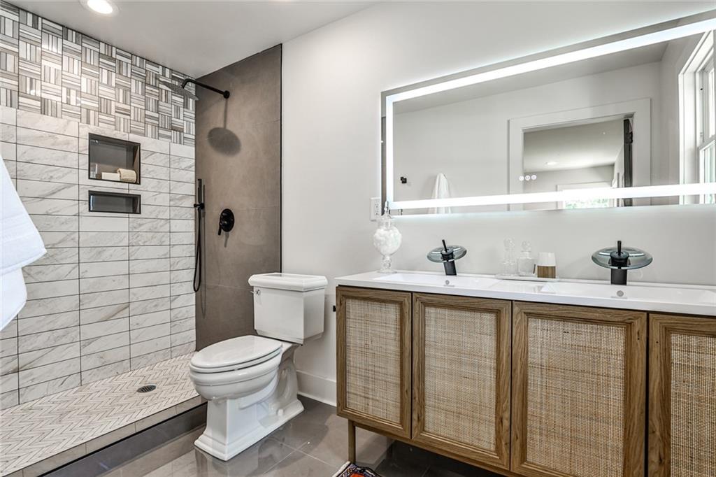 2568 Laurelwood Road