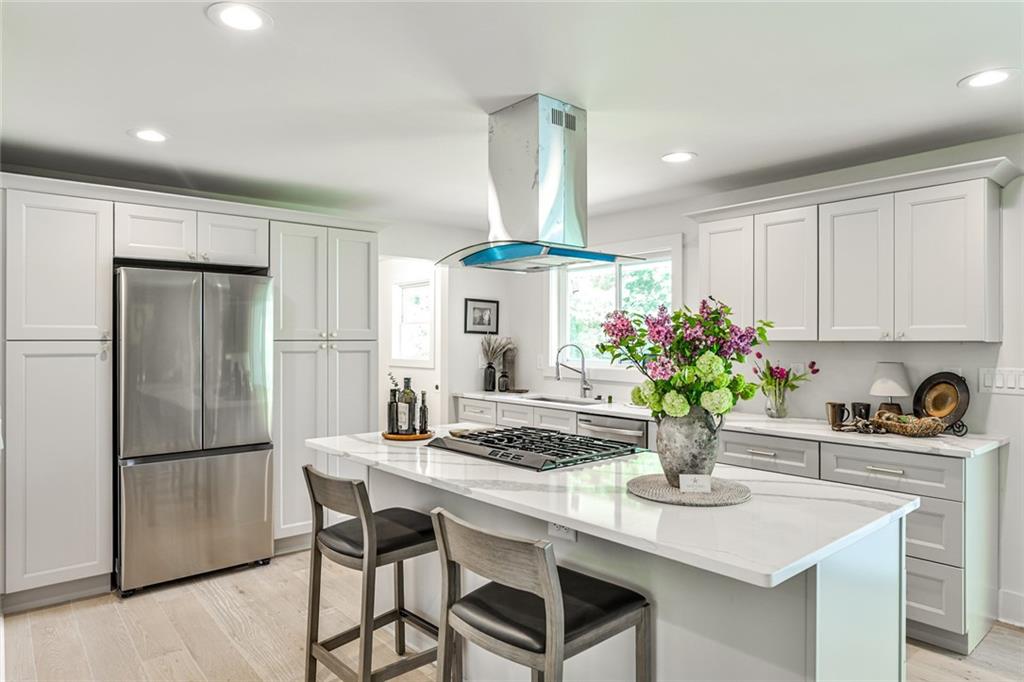 2568 Laurelwood Road