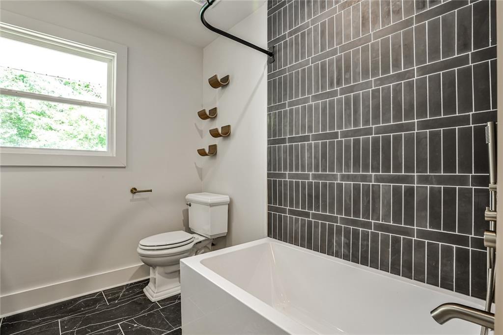 2568 Laurelwood Road