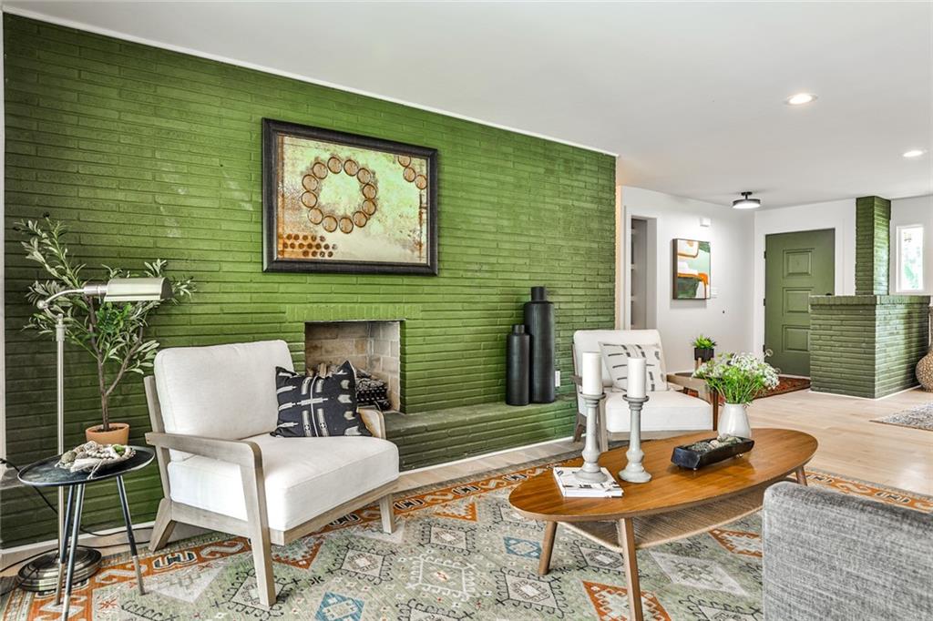 2568 Laurelwood Road