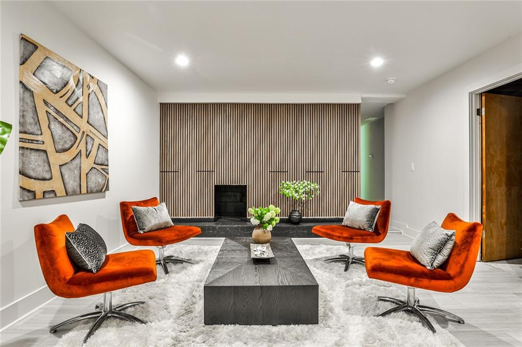 2568 Laurelwood Road