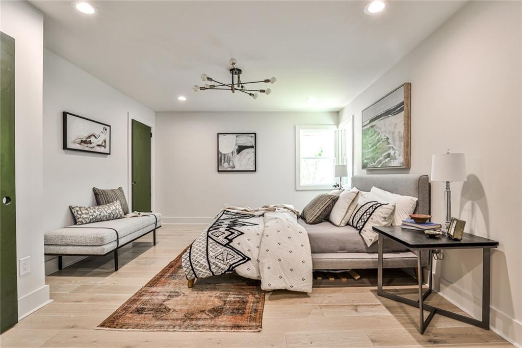 2568 Laurelwood Road