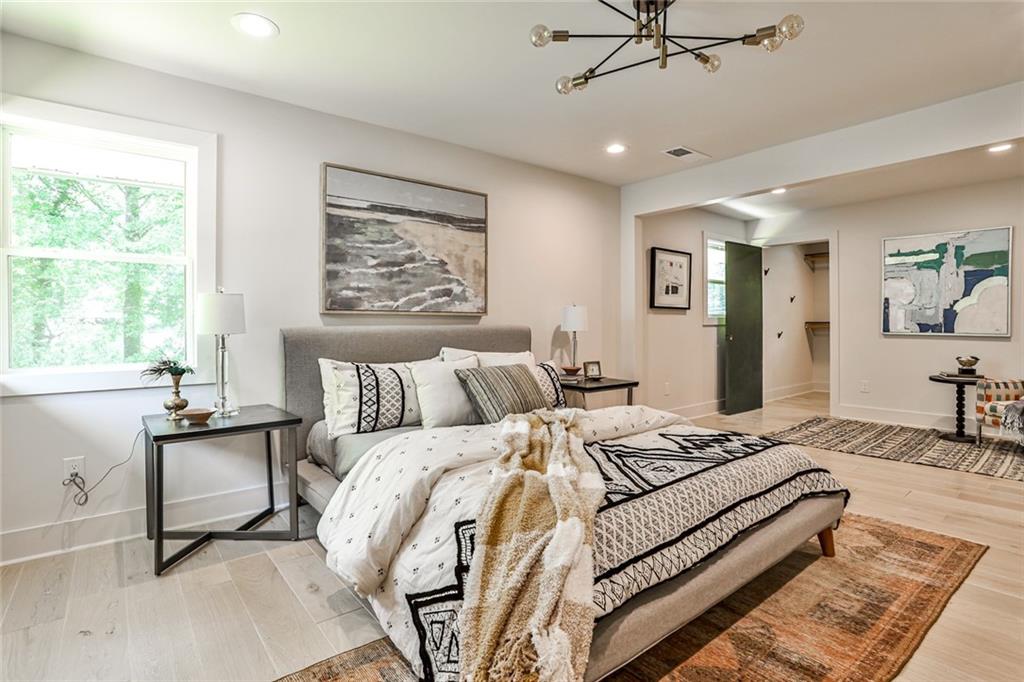 2568 Laurelwood Road
