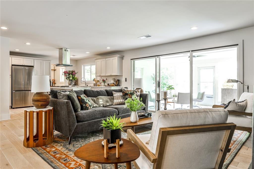 2568 Laurelwood Road