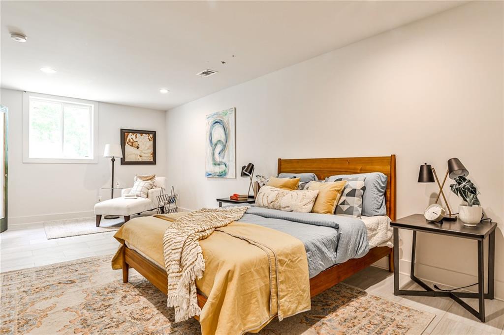 2568 Laurelwood Road