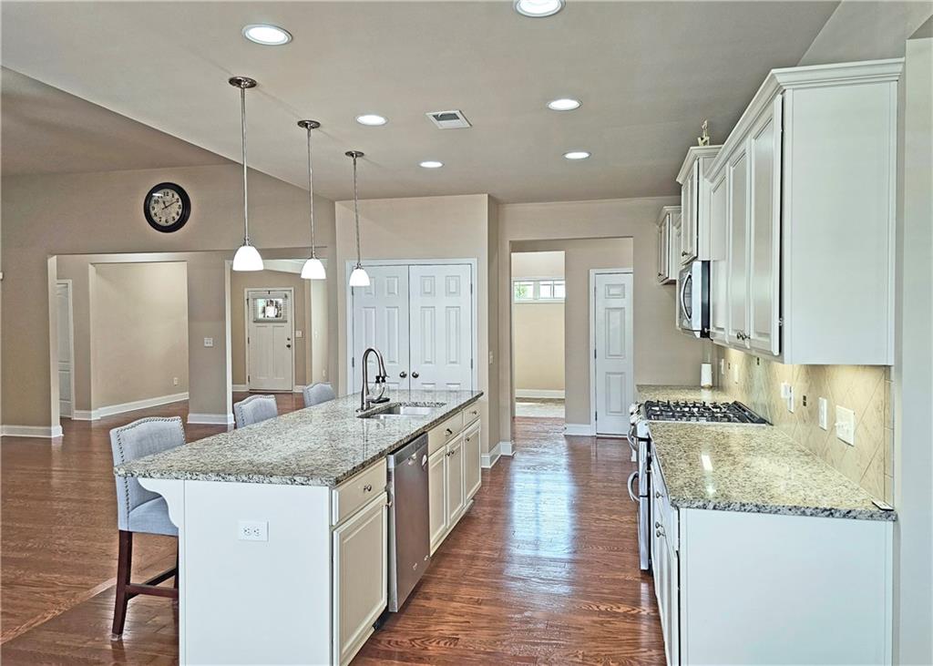 4024 Broadmoor Court SW