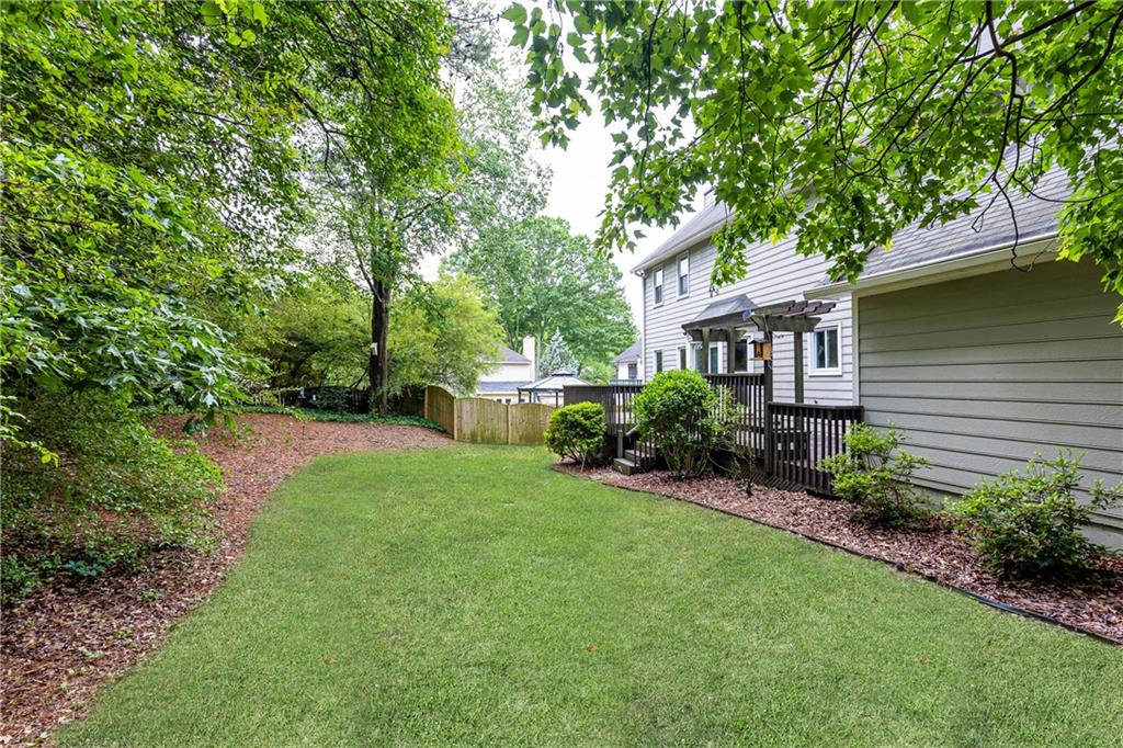 511 Pine Springs Trail SE