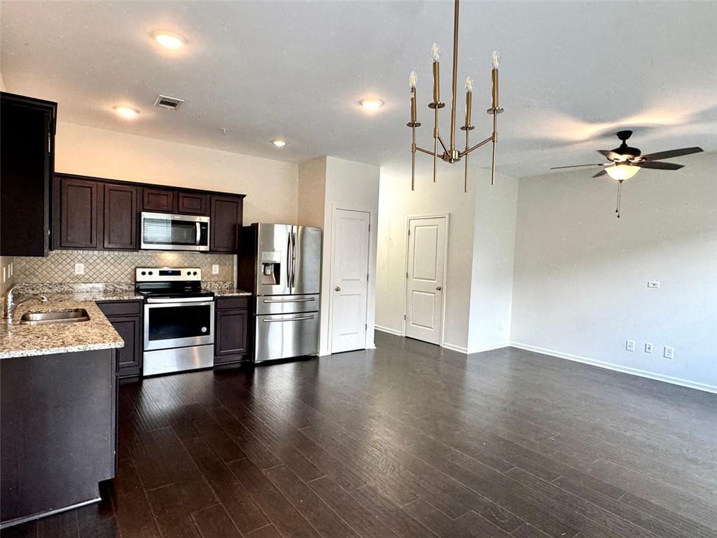 1606 LARKSPUR Trail