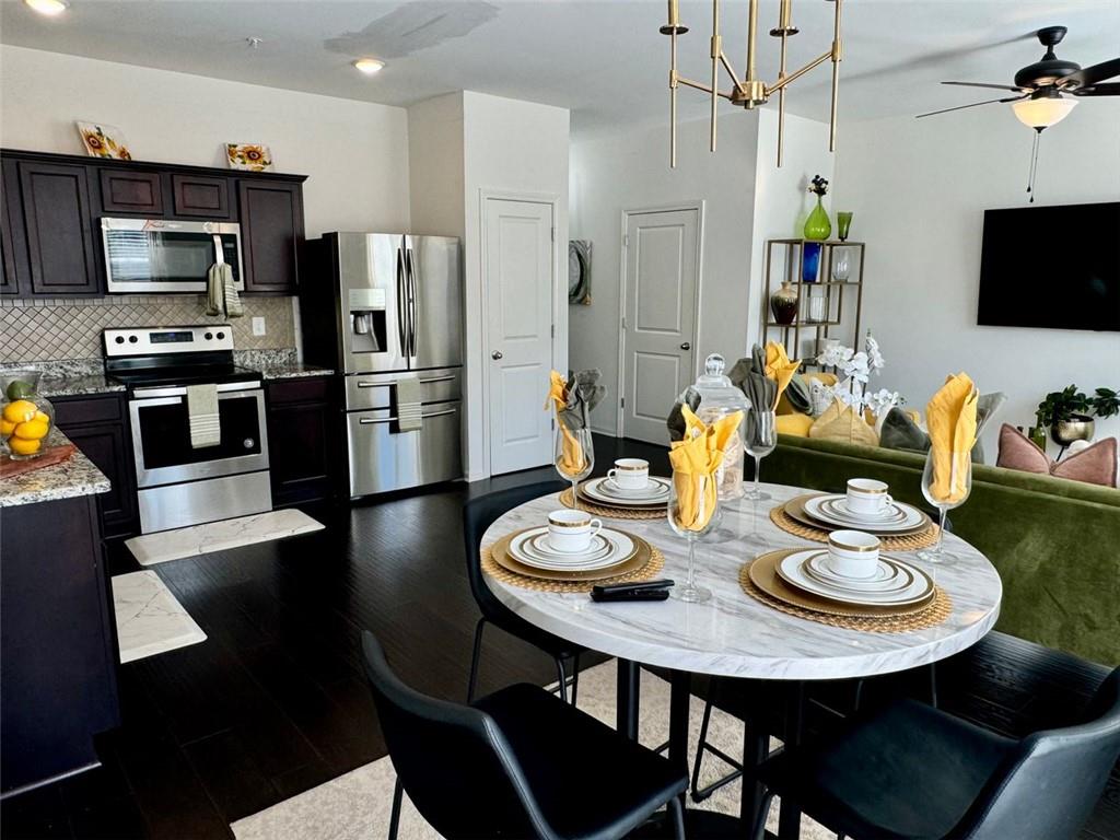 1606 LARKSPUR Trail