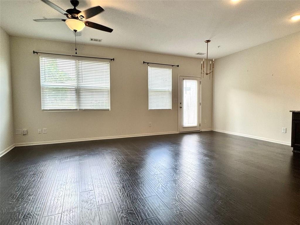 1606 LARKSPUR Trail