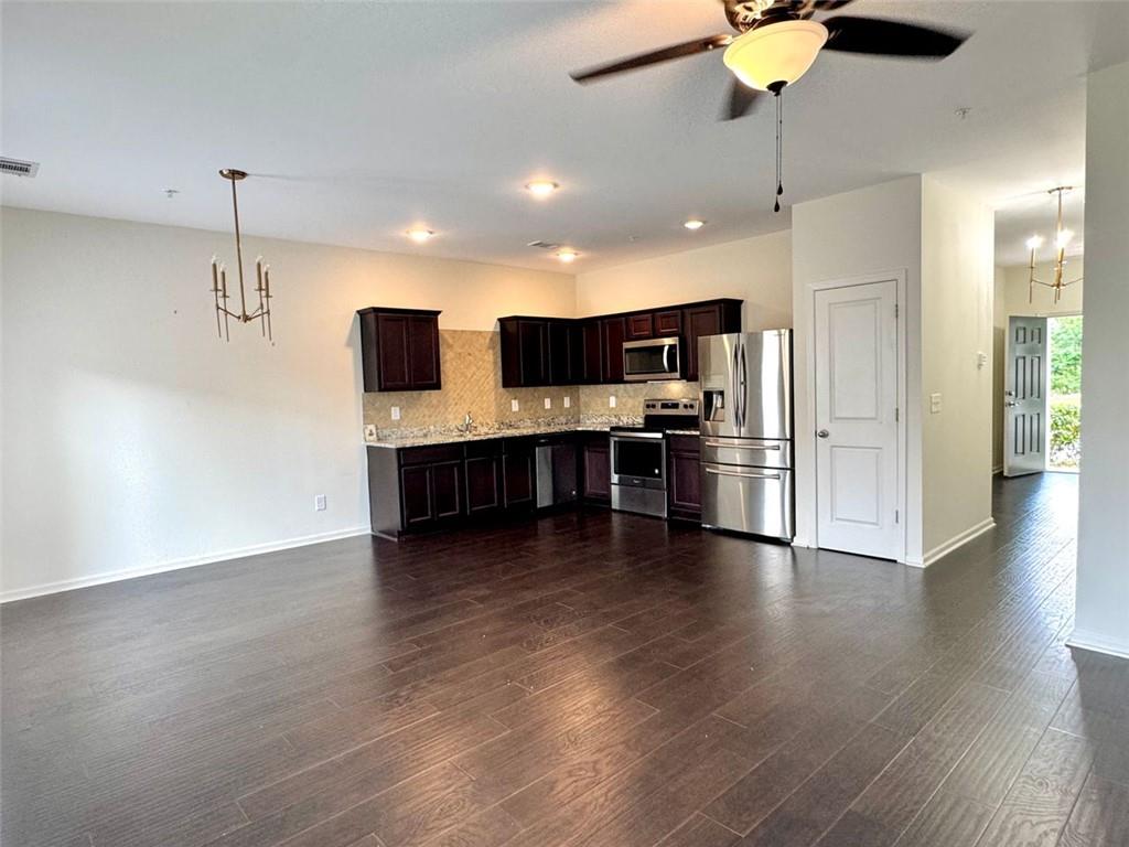 1606 LARKSPUR Trail