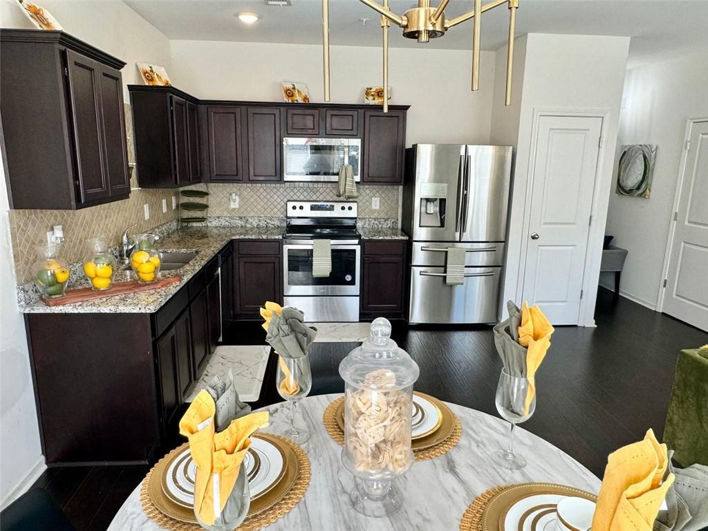 1606 LARKSPUR Trail