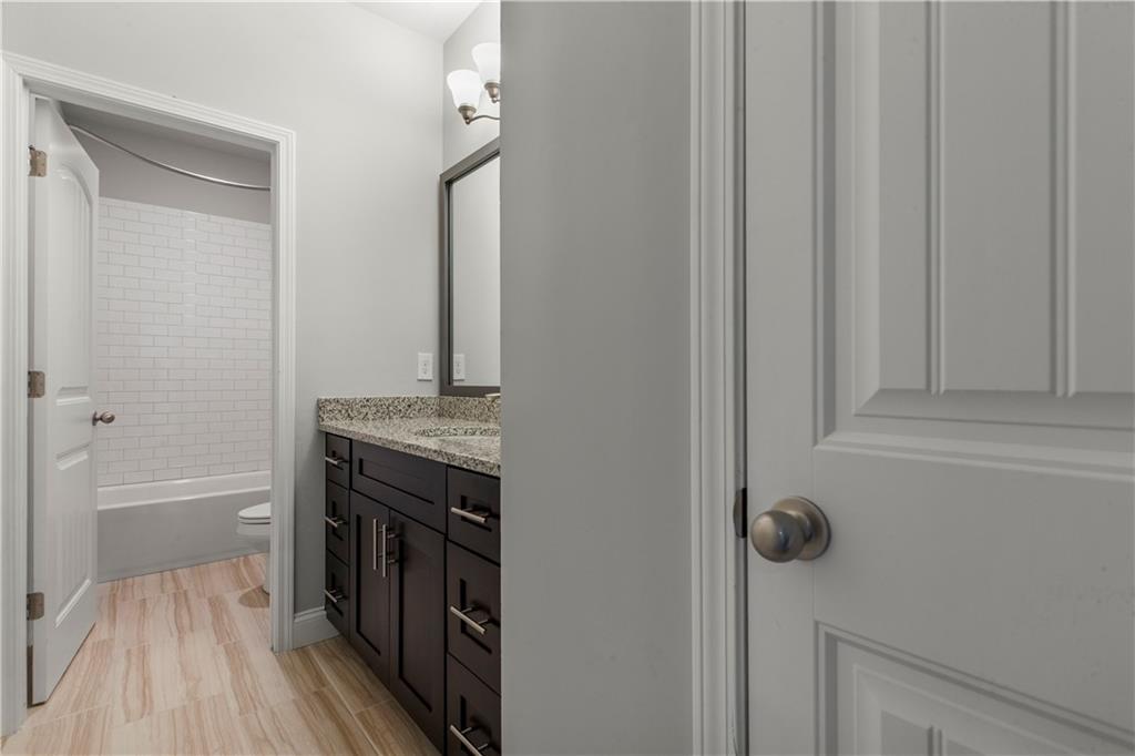 3415 Kenyon Creek Drive NW