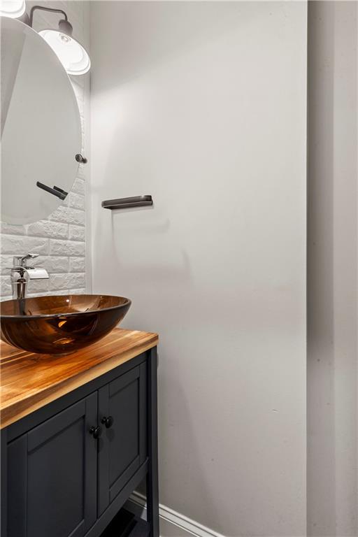 3415 Kenyon Creek Drive NW