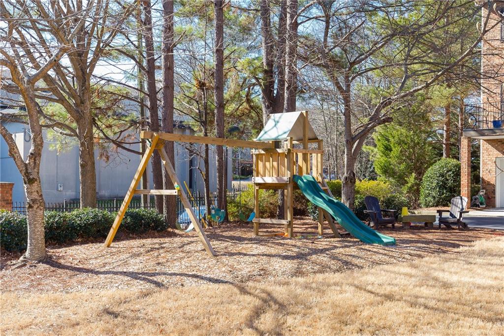 2556 Oglethorpe Circle NE