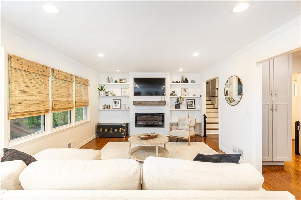 1329 W Nancy Creek Drive NE