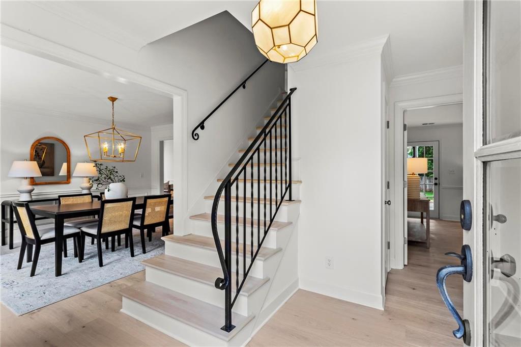 600 Delphinium Boulevard NW