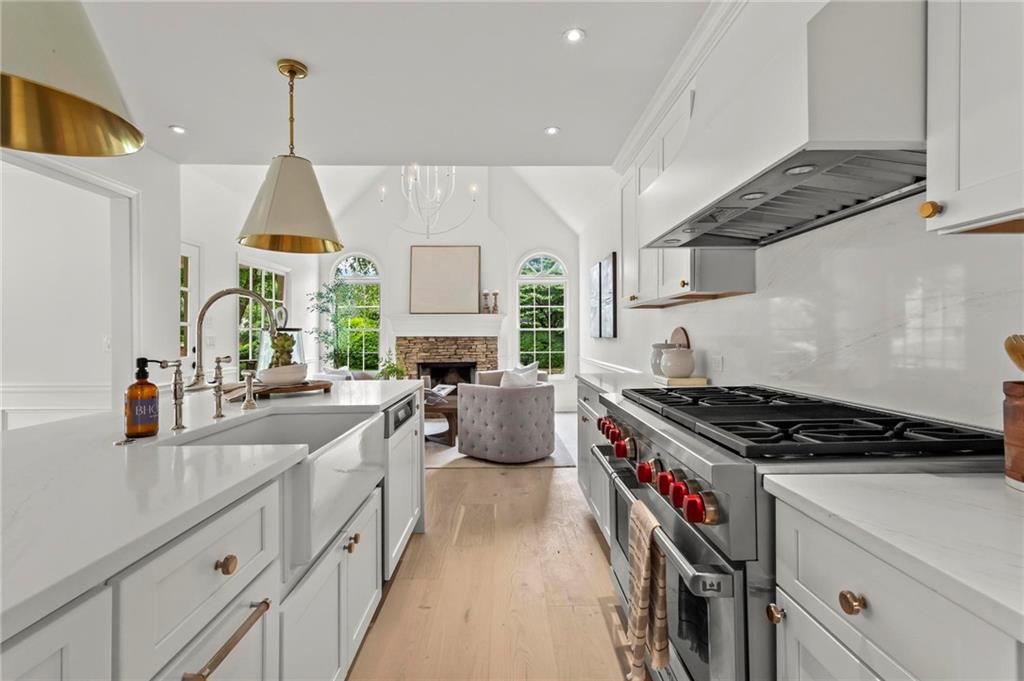 600 Delphinium Boulevard NW