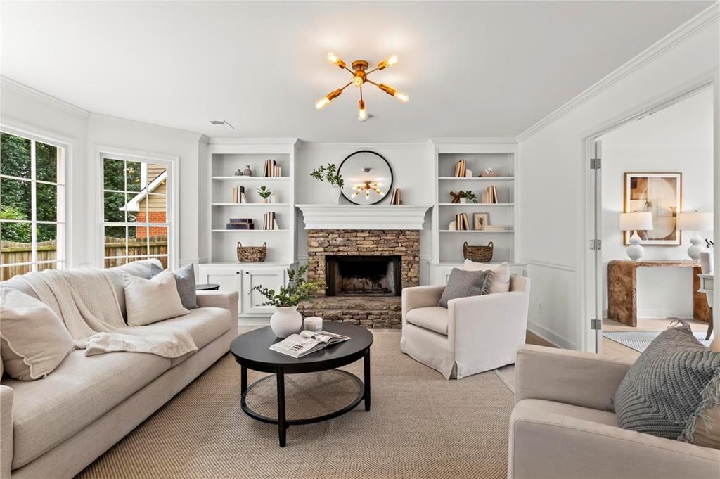 600 Delphinium Boulevard NW