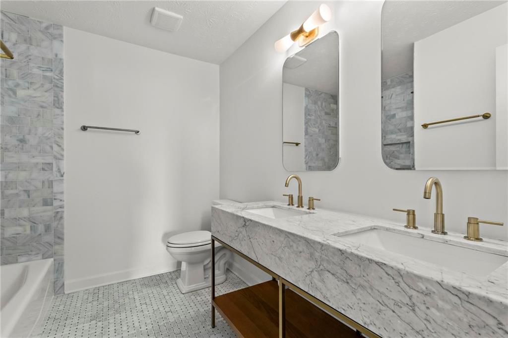 600 Delphinium Boulevard NW