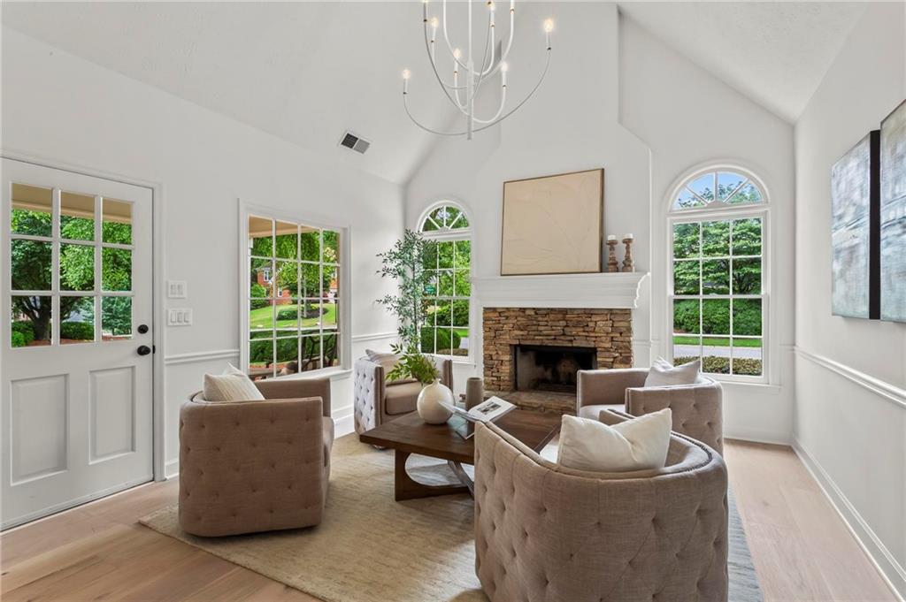 600 Delphinium Boulevard NW