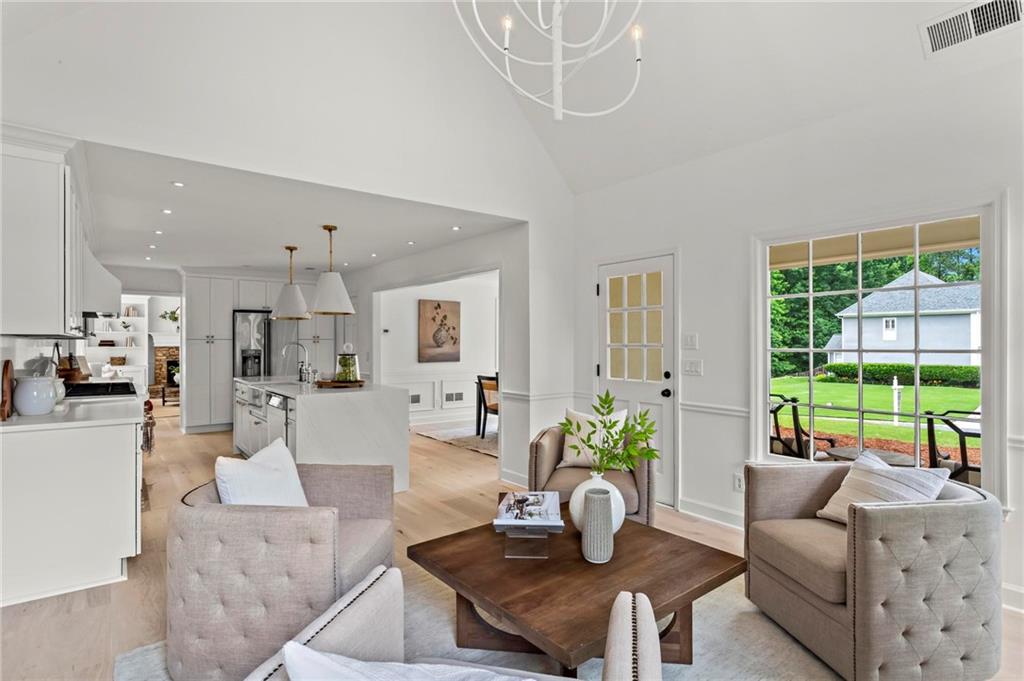 600 Delphinium Boulevard NW