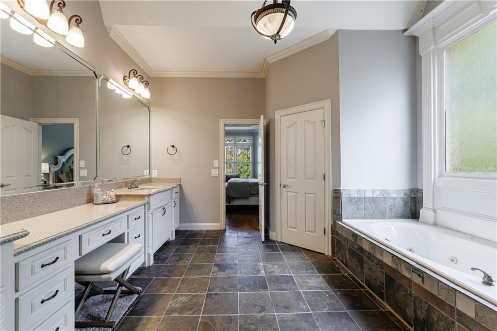 652 Pathview Court