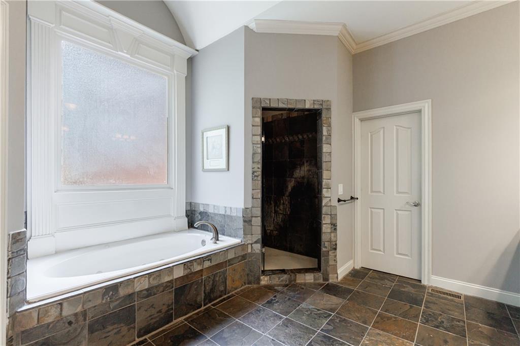 652 Pathview Court
