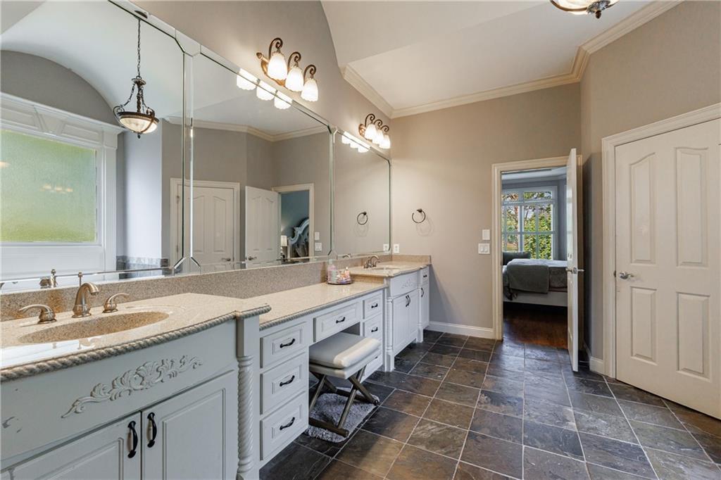 652 Pathview Court