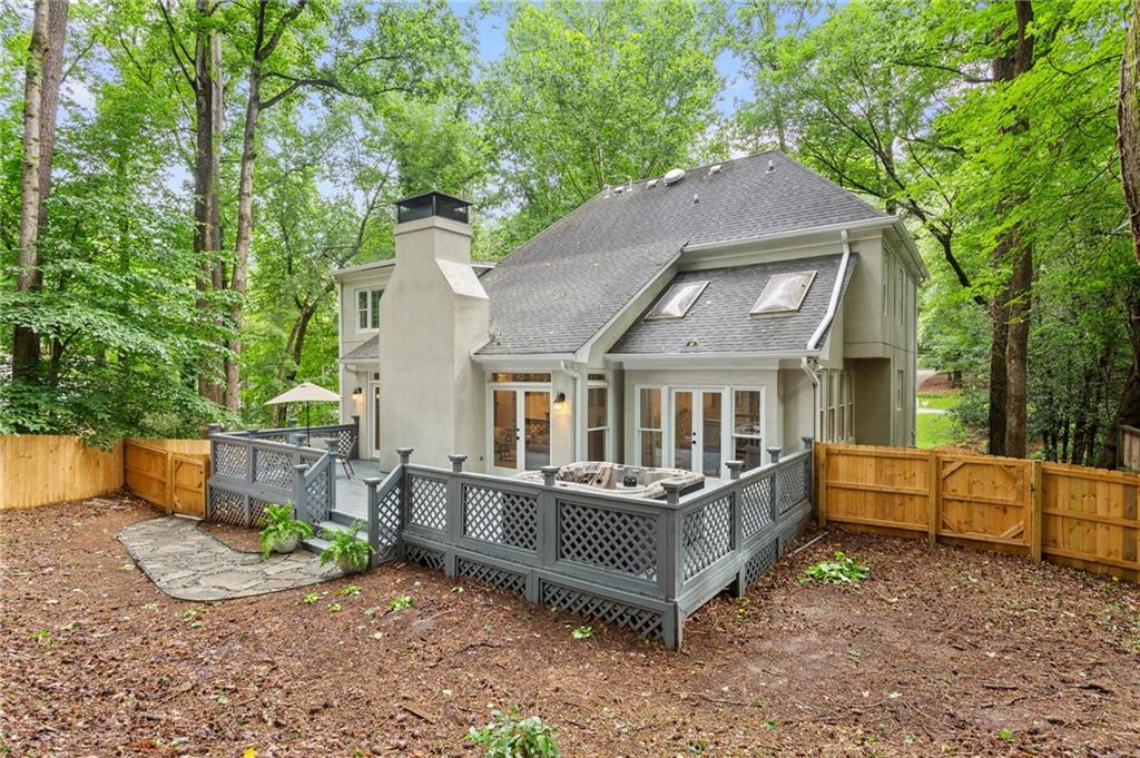 1183 Woods Circle NE