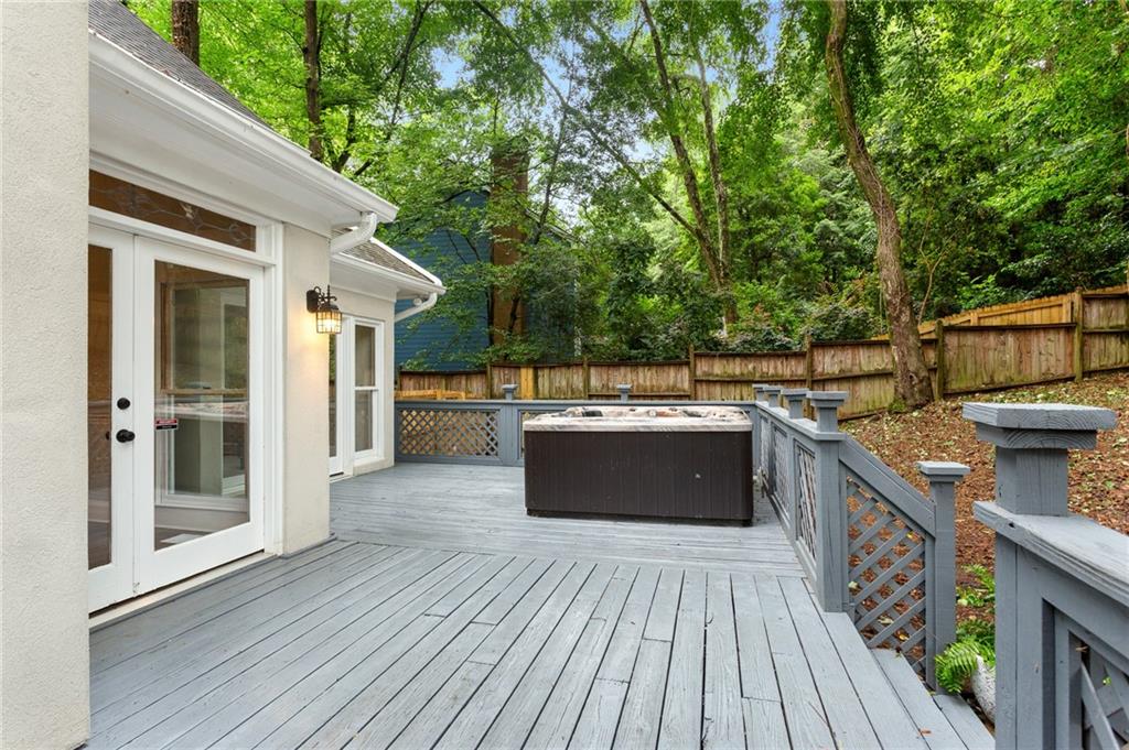 1183 Woods Circle NE