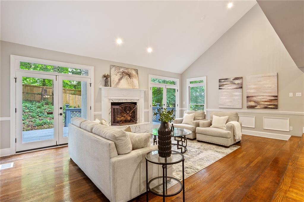 1183 Woods Circle NE