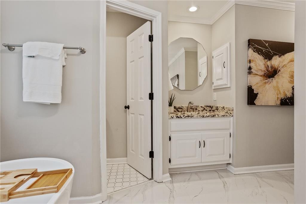 1183 Woods Circle NE