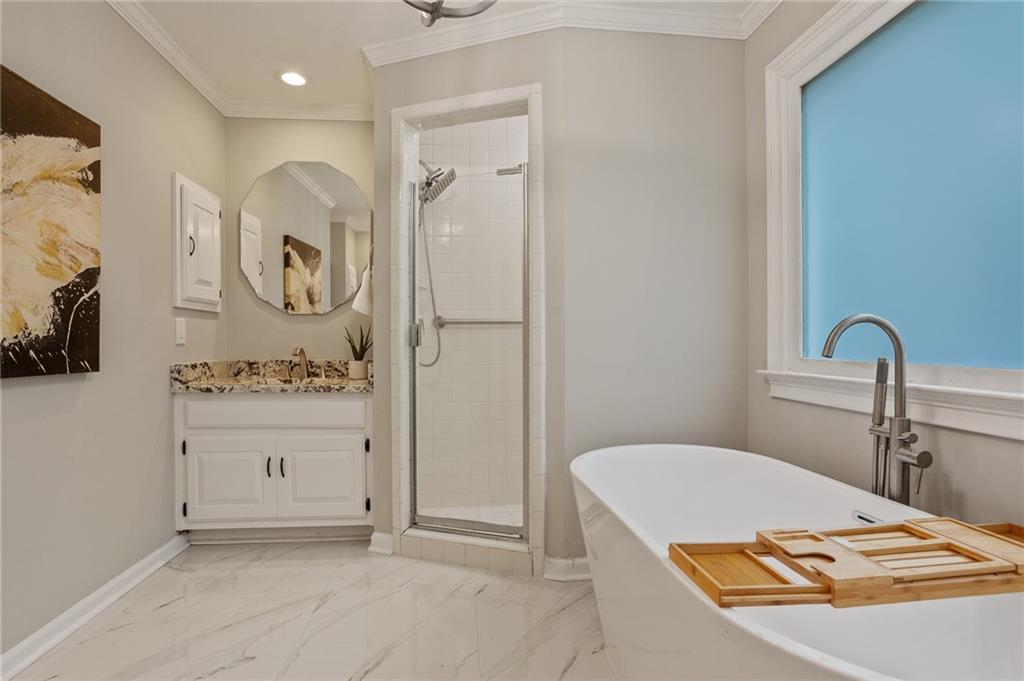 1183 Woods Circle NE