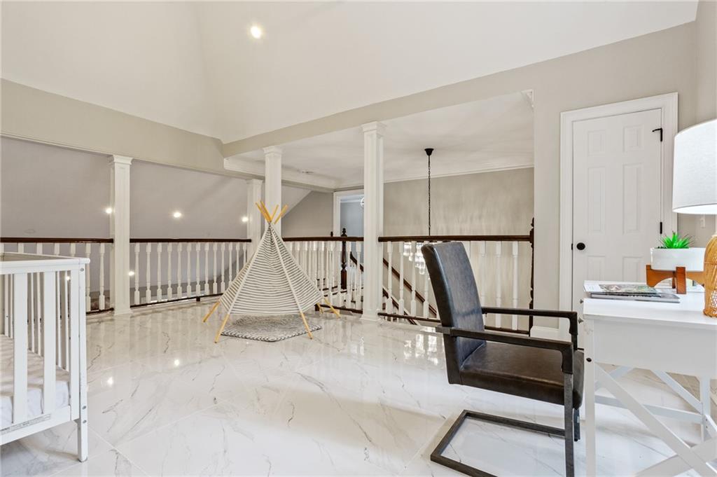 1183 Woods Circle NE