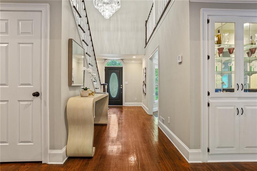 1183 Woods Circle NE