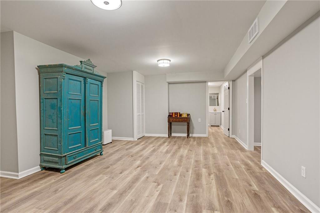 1183 Woods Circle NE