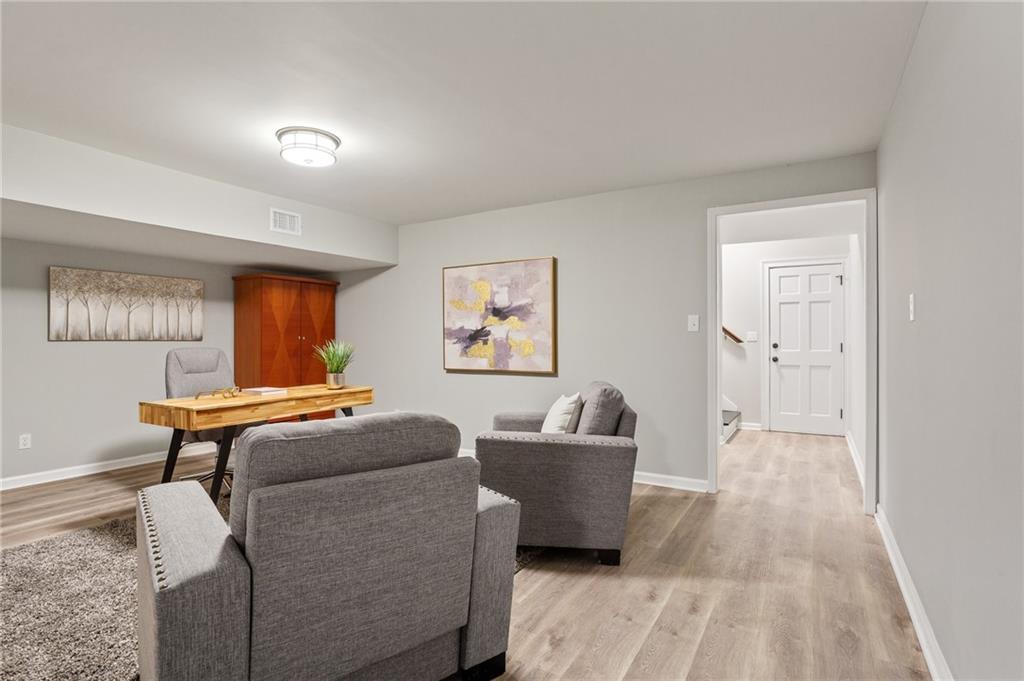 1183 Woods Circle NE